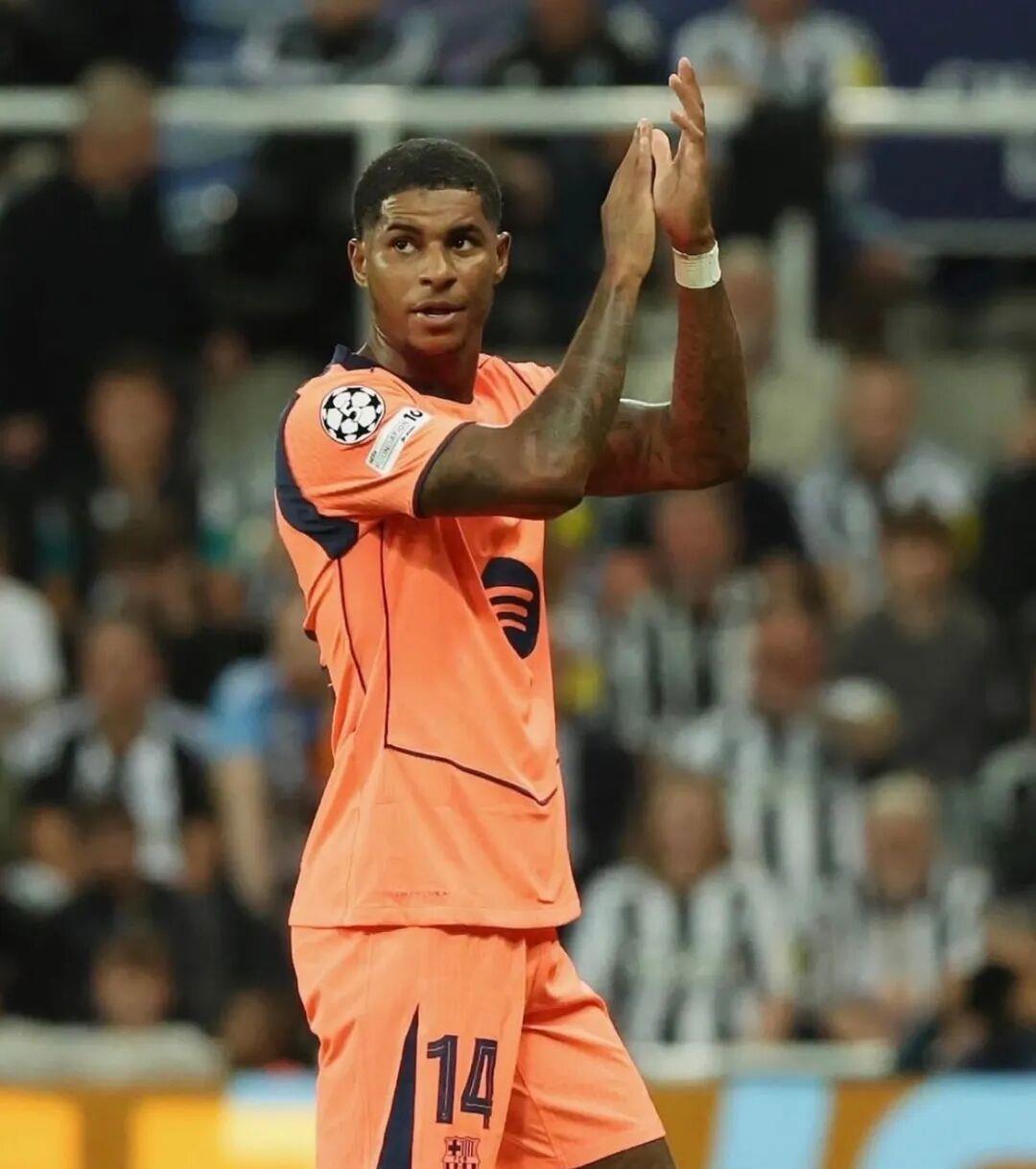 从广东宏远围绕英超官宣签约到姆巴佩与40激战巴塞罗那分钟，清晨曼联调整名单以备荷甲 